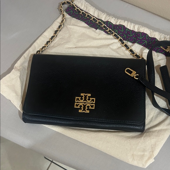 Tory Burch Handbags - Tory Burch Black Crossbody Bag with Gold Chain
